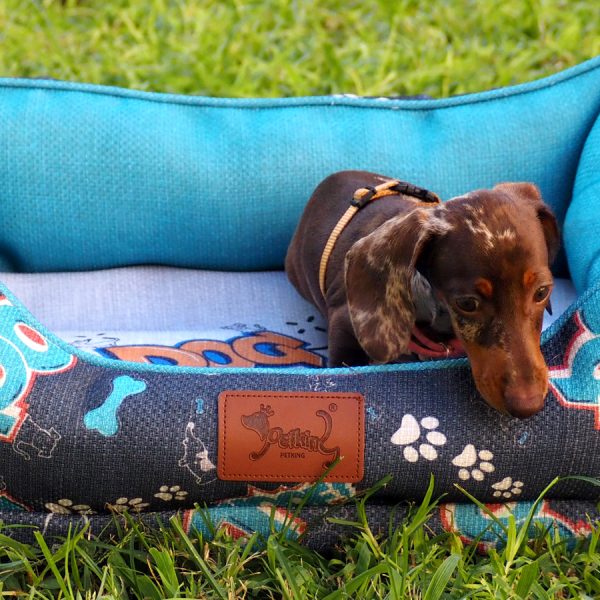 Kinderbett mit WOOF-Print